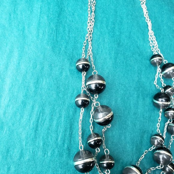 2/20$ Coldwater creek necklace 2 tone beads 3 strands - Picture 4 of 6